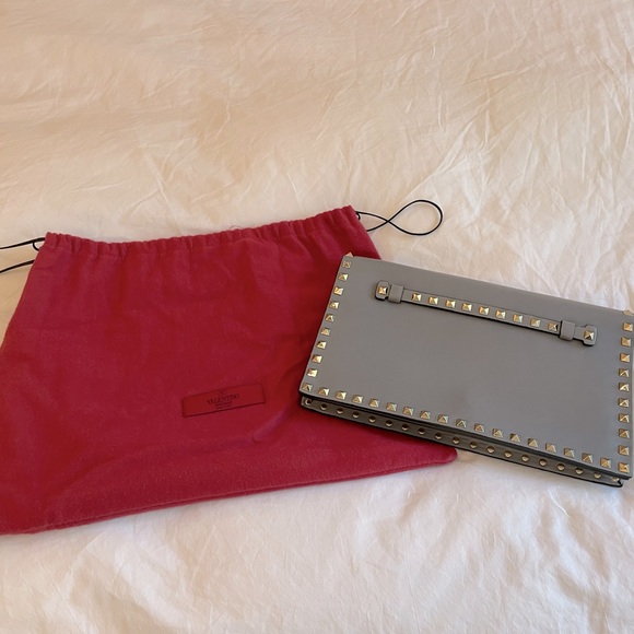 Authentic Valentino Rocketed flap clutch with wrist strap in greyish blue - Picture 1 of 4